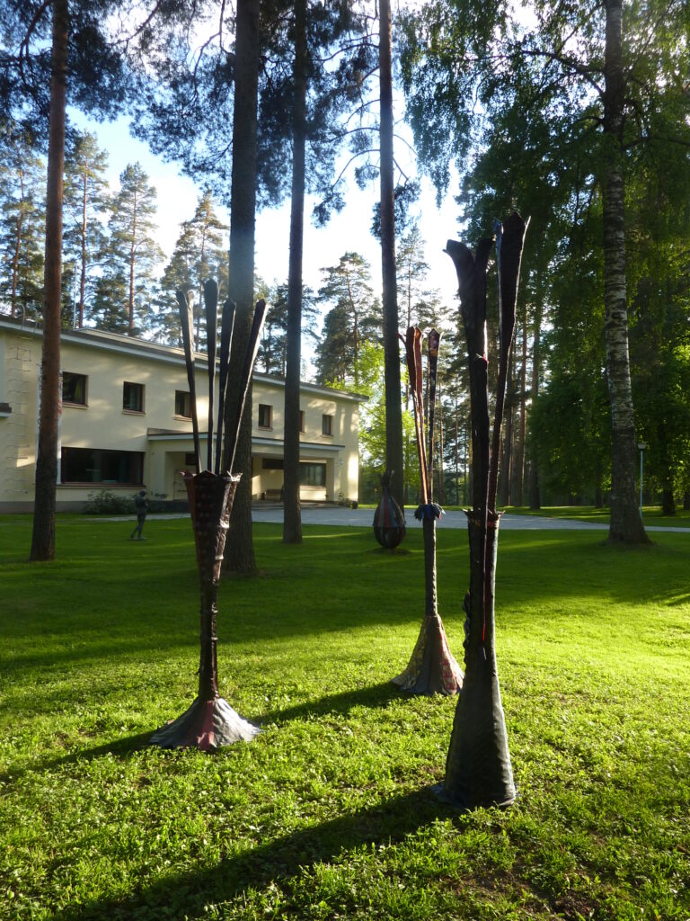 Kravaatit-ympärstötaideteos